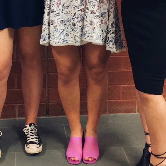 adorable Jeffrey Campbell rubber mule in fuchsia - Picture 3 of 3